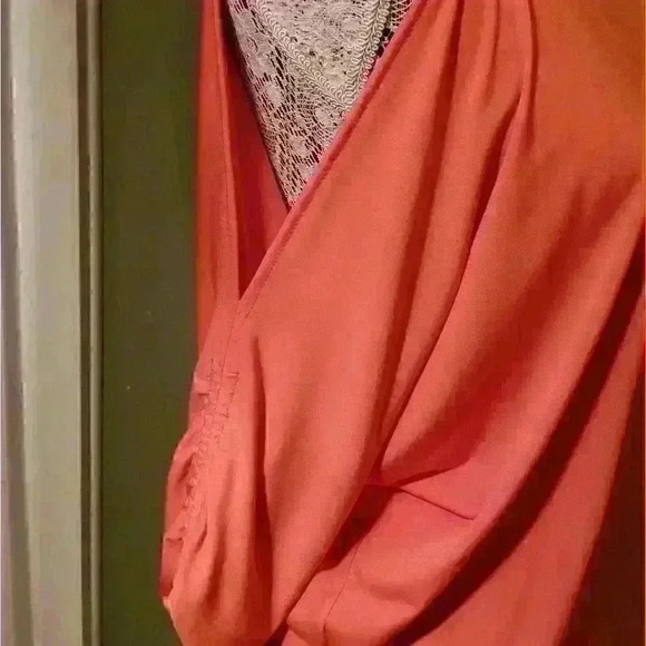 Michael Kors top with chain sz medium - Picture 3 of 4